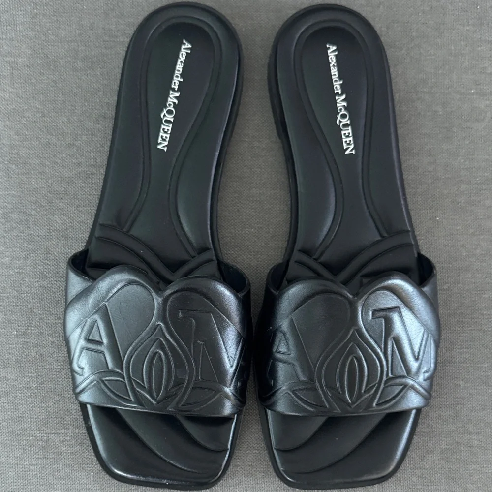 Alexander McQueen Embossed Black Sandals - Picture 1 of 4